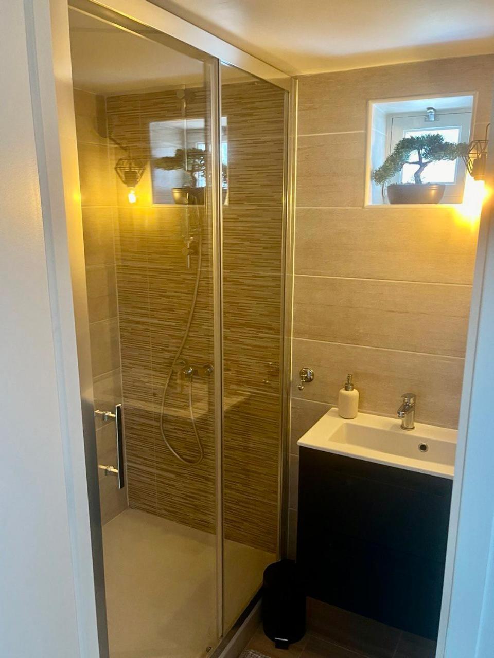 Charmant Et Confortable Appartement Narbonne Exteriör bild